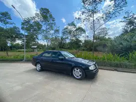 dijual Mercy c200 tahun tua