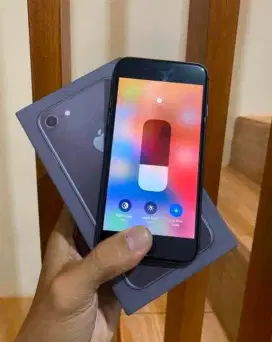 iPhone 8 64GB Black Lengkap