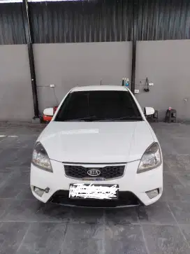 Kia Pride 2011 bensin manual