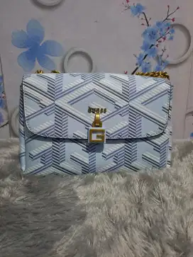PRELOVED LIKE NEW TAS GUESS