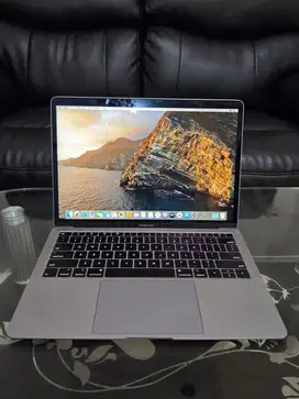 MacBook Air 2020 Retina Display 13 inch Intel Core i5 RAM 8/256GB