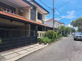 Rumah 2 Lantai di Darmo Permai Timur, ROW 2 MOBIL