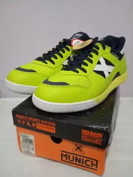 Sepatu futsal x Munich Continental