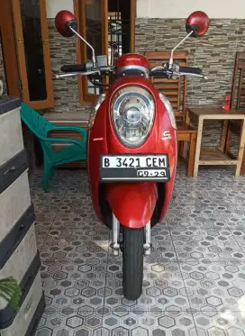 Scoopy 2016 merah