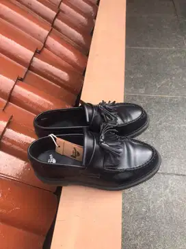 DM docmart adrian tassel