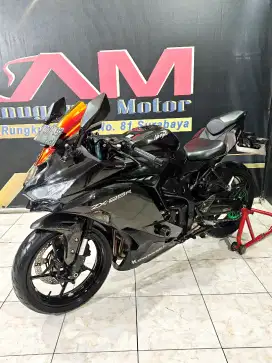 Zx25r 4cilinder km.8rb Black glossy super mewah.Anugerah motor rungkut