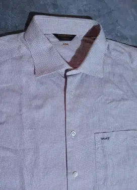 Kemeja kotak-kotak kecil mulus