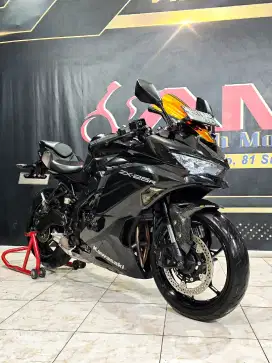 Zx25r 4cilinder km.8rb Black glossy super mewah.Anugerah motor rungkut