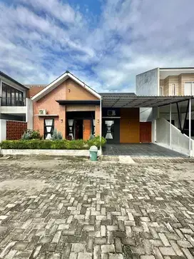 RUMAH DALAM KOMPLEK SEMI FURNISHED FLAMBIYAN