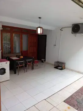 Disewakan Rumah Murah Besar Pantai Mentari Cluster Depan Hadap Selatan