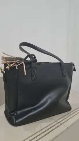 Dijual Tas Wanita Hitam Kalle Tote Bag Muat Laptop 14 inch