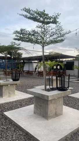 Dijual atau Take over Aset Cafe termasuk meja di Caturtunggal Depok