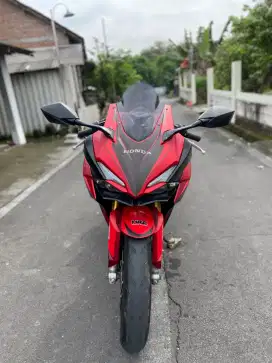 Honda cbr250r abs like new