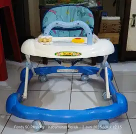 Box bayi untuk belajar jalan