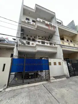 Rumah Agung Utara 3 Lantai Jual Cepat, Siap Huni, JUAL MURAH
