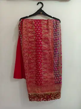 Sarung songket dan selendang