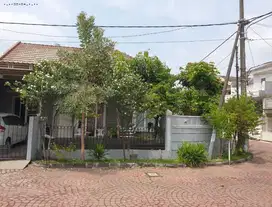 Rumah Nirwana Eksekutif , Strategis