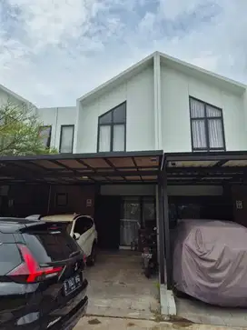 Rumah 2 lantai, hdp taman di Citra Garden Puri