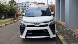 Toyota Voxy 2.0 ATPM Putih NIK 2021 Like New Low KM 32rb Record
