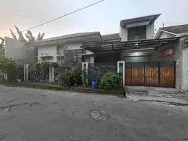 Rumah Mewah Minimalis 1,5 lantai di Perumahan Puri Gading Solo Baru