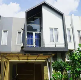 Rumah Modern Selangkah ke LRT di Jl. Pengantin Ali Ciracas Jak-Tim
