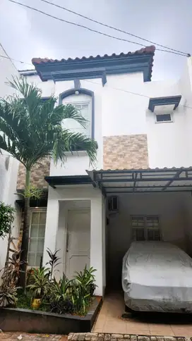 Rumah 2 lantai cirendeu perbatasan tangsel jaksel siap huni