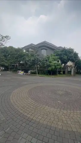 Dijual: Rumah Mewah Dua Lantai Palem Semi, Tangerang