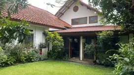 Dijual rumah clasic luas di cigadung dekat dago