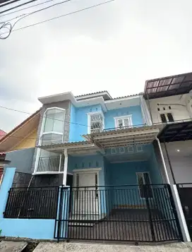 DIKONTRAKAN RUMAH BAGUS KOKOH 2LANTAI SIAP HUNI AKSES MOBIL CONDET