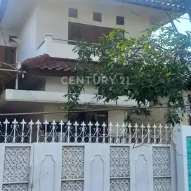 Rumah 2 Lantai One Gate Sistem Di Pulomas Utara S7800