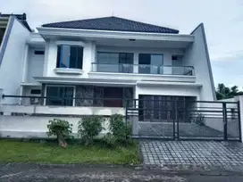 Jual rumah 2 lt Villa Westwood Pakuwon City