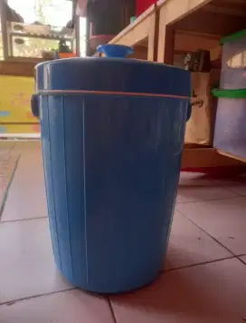 Termos nasi / es Maspion warna biru 17L