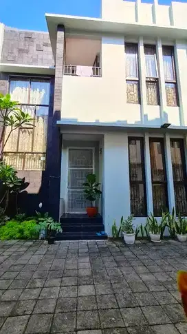 Disewakan Rumah Townhouse 3 Lantai Daerah Cilandak