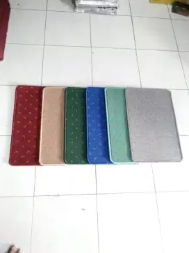Keset 40x60 persegi polos dengan beberapa pilihan warna