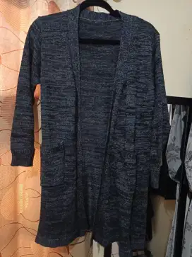 PL sweater rajut.