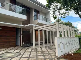 DISEWA RUMAH 3LANTAI SIAPHUNI DI MEDITERANIA 2 SENTUL CITY SSR530 A12