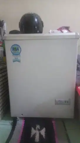 Frezer kaca ukuran 100 ltr