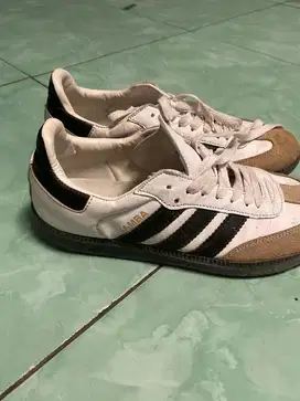sepatu samba putih