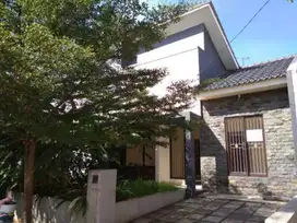 Disewakan rumah asri dan aman di Cimanggis.
