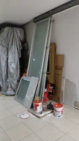 Pintu kaca masih bagus silahkn di tawar sampe jadi