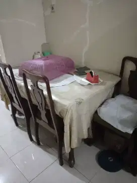 Meja makan jati