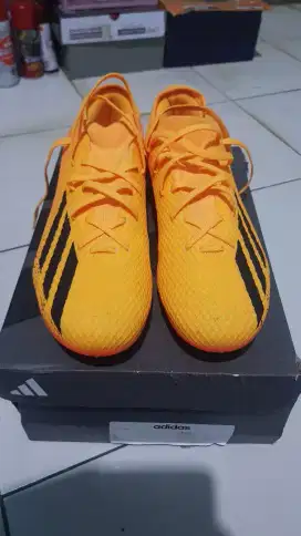 Sepatu Bola Adidas
