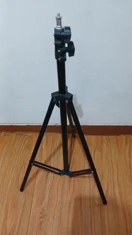 Tripod buat lampu