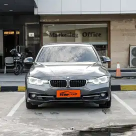 (GARANSI MESIN& TRANSMISI) BMW 320i M SPORT 2.0 AT 2018 ABU METALIK