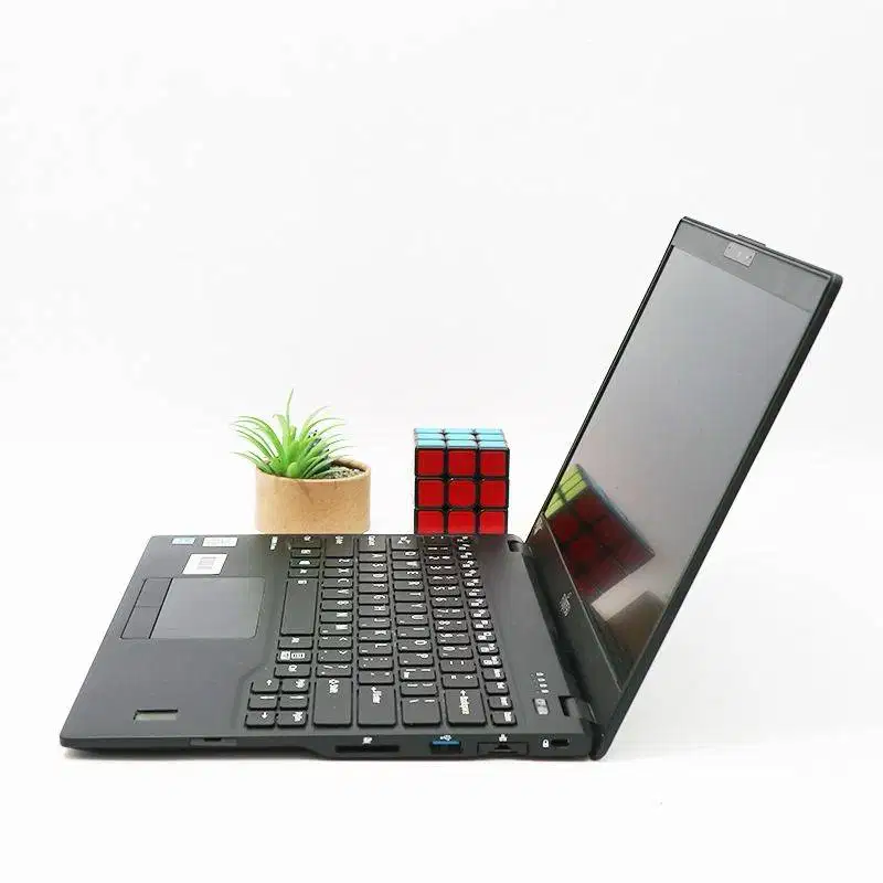 FUJITSU U939 CORE I7 GEN 8th  SUPER SLIM