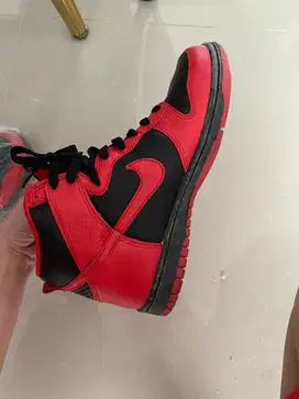 Sepatu nike merah