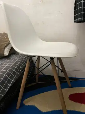 Kursi putih estetik