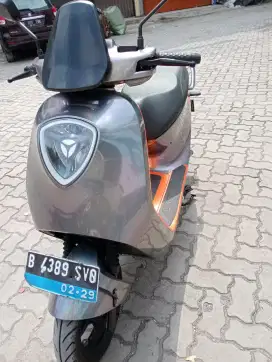 Dijual Motor Listrik Yadea G6 Tahun Pemakaian 2024