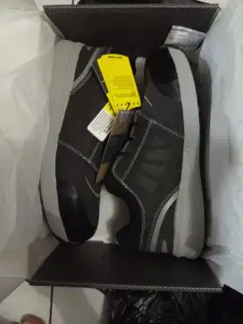 Di jual sepatu safety Jogger ukuran 43