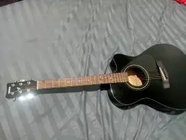 gitar yamaha masih seperti baru